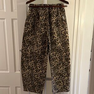 Le Bon Shoppe Leopard print Arc Pants. NWOT